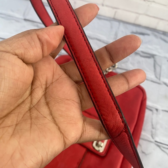 B. Makowsky red silver chain strap crossbody purse - Picture 11 of 11